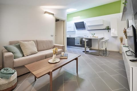 TV and multimedia, Kitchen or kitchenette, Living room, Dining area, oven, stove