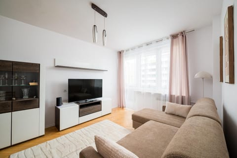 Communal lounge/ TV room, TV and multimedia, Kitchen or kitchenette, Living room, Seating area, Evening entertainment