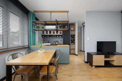 TV and multimedia, Kitchen or kitchenette, Living room, Seating area, Evening entertainment