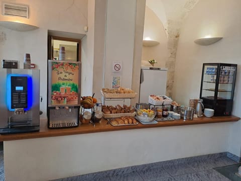 Breakfast, Continental breakfast, Buffet breakfast