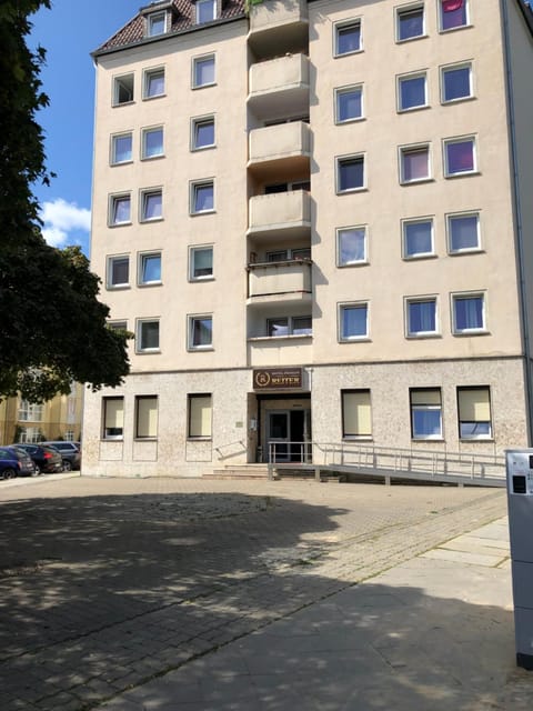 Property building, Facade/entrance, Property logo or sign, Neighbourhood