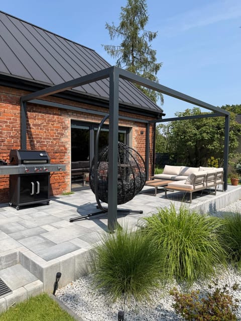 Property building, Patio, Garden, Balcony/Terrace