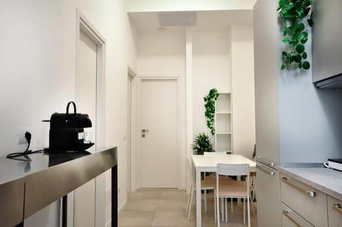 Kitchen or kitchenette, Dining area, stove