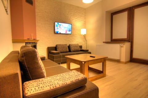 Communal lounge/ TV room, TV and multimedia, Living room