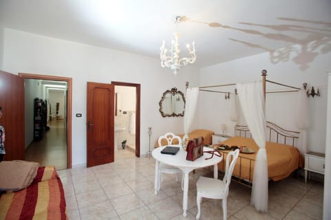 Other, Photo of the whole room, Decorative detail