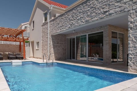 Property building, Swimming pool, Swimming pool