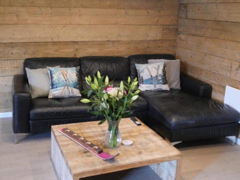 Decorative detail, Seating area