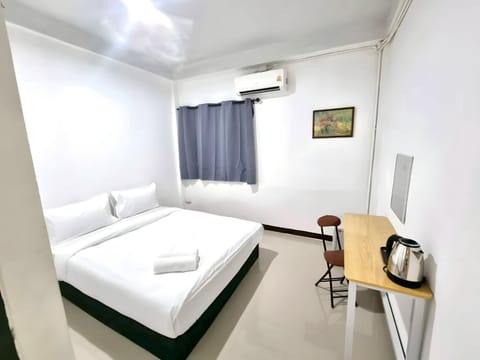 Bed, Photo of the whole room, Bedroom, air conditioner