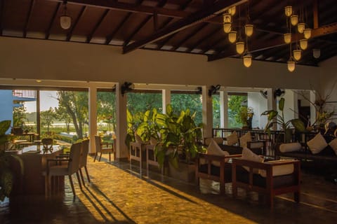 Restaurant/places to eat, Lobby or reception, Garden view, Lake view