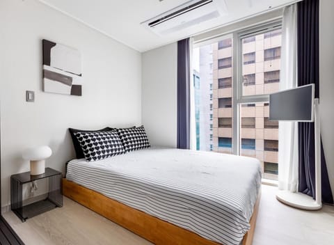 Bed, Photo of the whole room, Bedroom, air conditioner