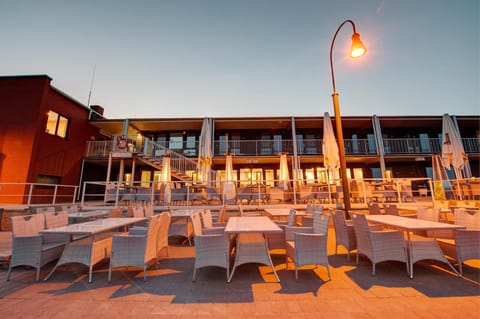 Property building, Restaurant/places to eat, Banquet/Function facilities