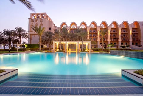 Property building, Pool view, Swimming pool, sunbed
