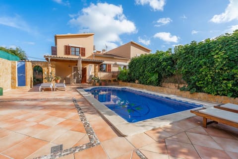 Property building, Swimming pool, sunbed