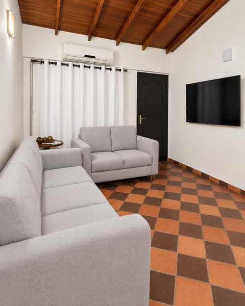 Communal lounge/ TV room, Communal lounge/ TV room, TV and multimedia, Living room, Seating area, Evening entertainment