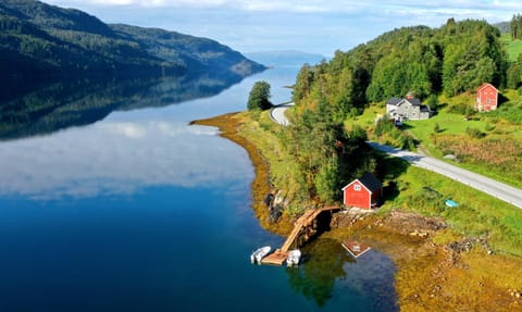 Property building, Natural landscape, Bird's eye view, Lake view, Mountain view, Sea view