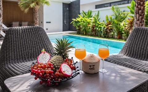 Patio, Day, Garden, Food and drinks, Garden view, Pool view, Swimming pool