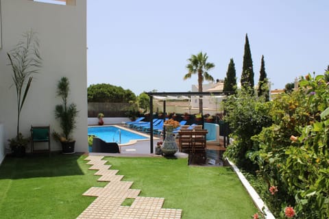 BBQ facilities, Garden, Area and facilities, Swimming pool