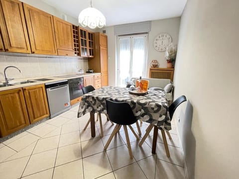 Dining area, dishwasher, stove