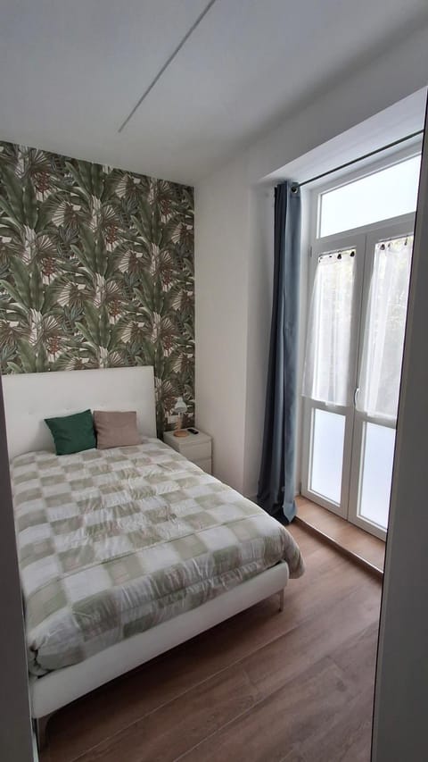 Bed, Balcony/Terrace, Photo of the whole room, Bedroom, locker, wardrobe