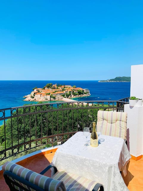 Nearby landmark, Day, Natural landscape, Summer, View (from property/room), Balcony/Terrace, Seating area, City view, Landmark view, Landmark view, Mountain view, Sea view, Drinks, Quiet street view