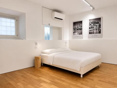 Bed, Bedroom, air conditioner