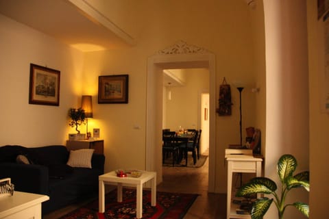 Lobby or reception, Internal: Not applicable to any particular room