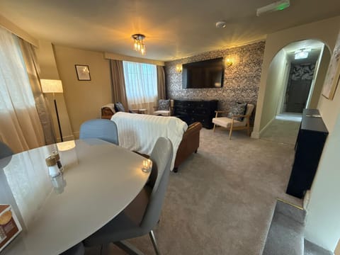 Living room, Photo of the whole room, Seating area, Dining area