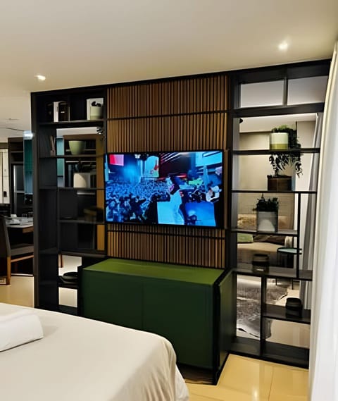 TV and multimedia, Photo of the whole room