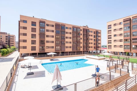 Property building, Day, Swimming pool, Swimming pool, Location