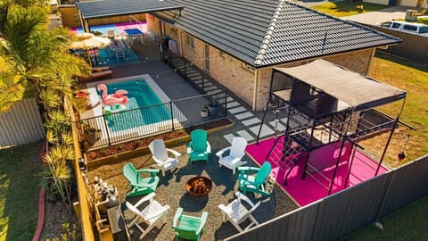 Patio, Seating area, Dining area, Evening entertainment, Garden view, Pool view, Swimming pool, sunbed