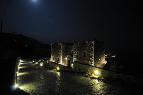 Facade/entrance, Night