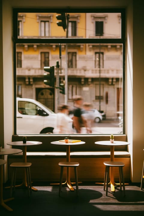 Lounge or bar, City view