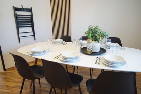 Kitchen or kitchenette, Seating area, Dining area, kitchen