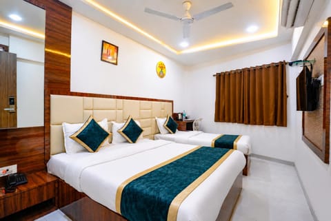 Bed, TV and multimedia, Photo of the whole room, Bedroom, wardrobe, air conditioner