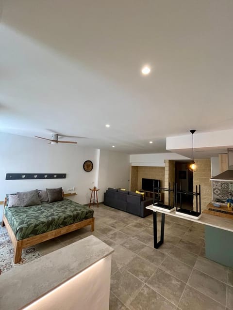 Photo of the whole room, Seating area