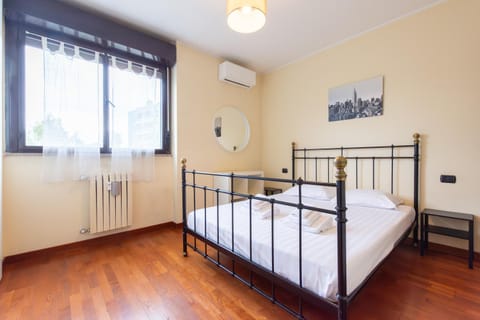 Bed, Bedroom, air conditioner