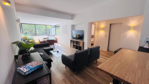 Communal lounge/ TV room, TV and multimedia, Living room, Seating area, Dining area