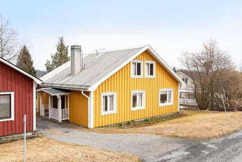 Property building, Day, Neighbourhood, Street view