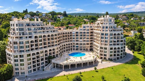 Property building, Day, Bird's eye view, Swimming pool, Swimming pool, sunbed