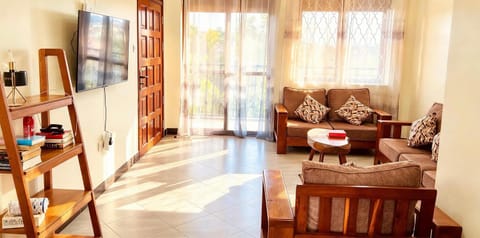 Communal lounge/ TV room, TV and multimedia, Living room, Seating area, Evening entertainment
