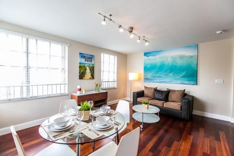 Day, Dining area