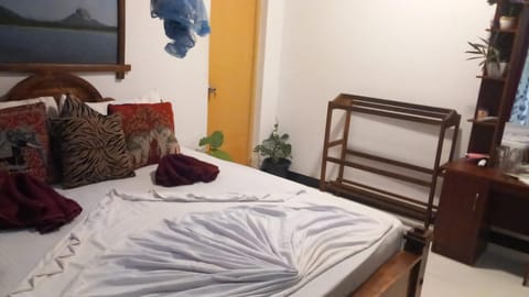 Bed, Photo of the whole room, towels