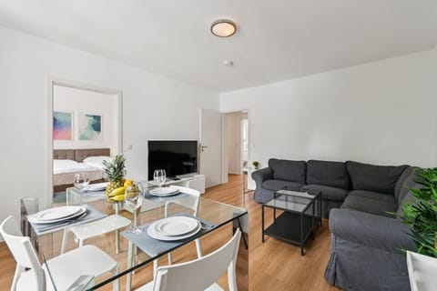 Communal lounge/ TV room, TV and multimedia, Living room, Seating area, Dining area, Evening entertainment