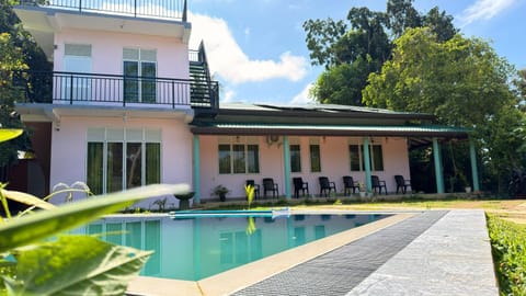 Property building, Spring, Day, Garden, Garden view, Pool view, Swimming pool, Swimming pool, sunbed