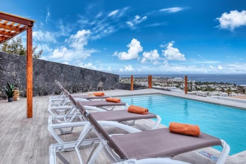 View (from property/room), Balcony/Terrace, Pool view, Sea view, Swimming pool, sunbed