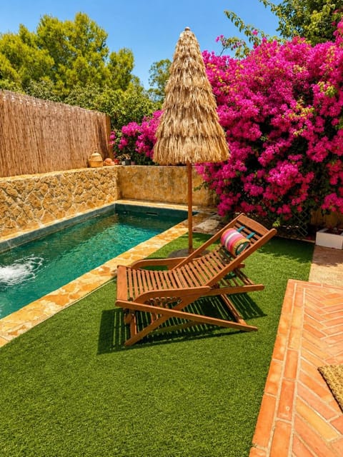 Spring, Day, Natural landscape, Garden, Garden, Garden view, Pool view, Swimming pool, Swimming pool, sunbed