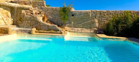 Day, Swimming pool
