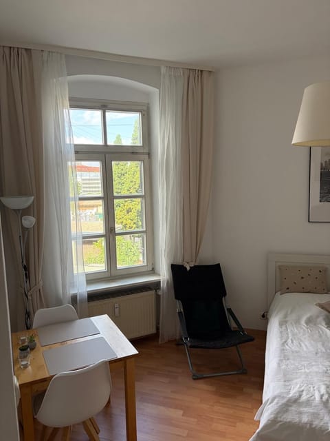 Bed, Photo of the whole room, Seating area, Bedroom