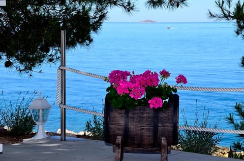 Patio, Balcony/Terrace, Balcony/Terrace, Seating area, Beach