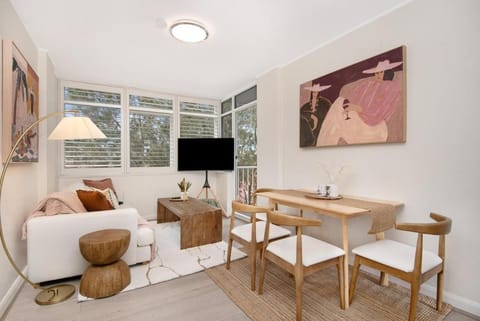 Communal lounge/ TV room, TV and multimedia, Living room, Dining area
